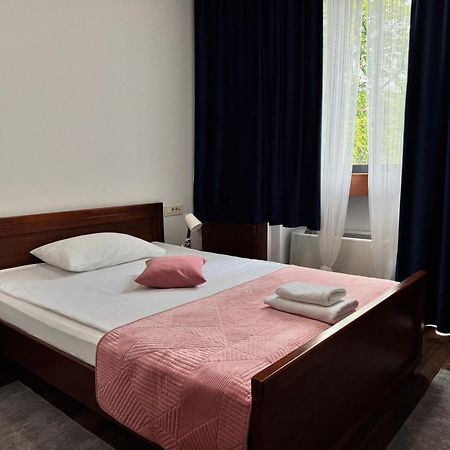 Hotel Paviljon Bihać Buitenkant foto