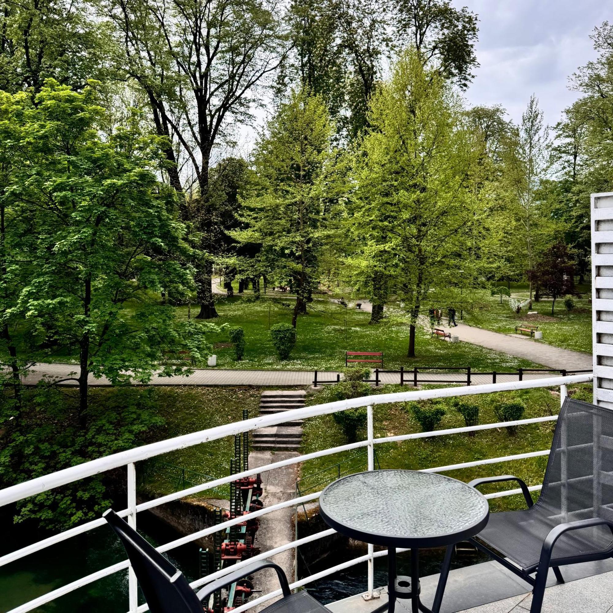 Hotel Paviljon Bihać Buitenkant foto