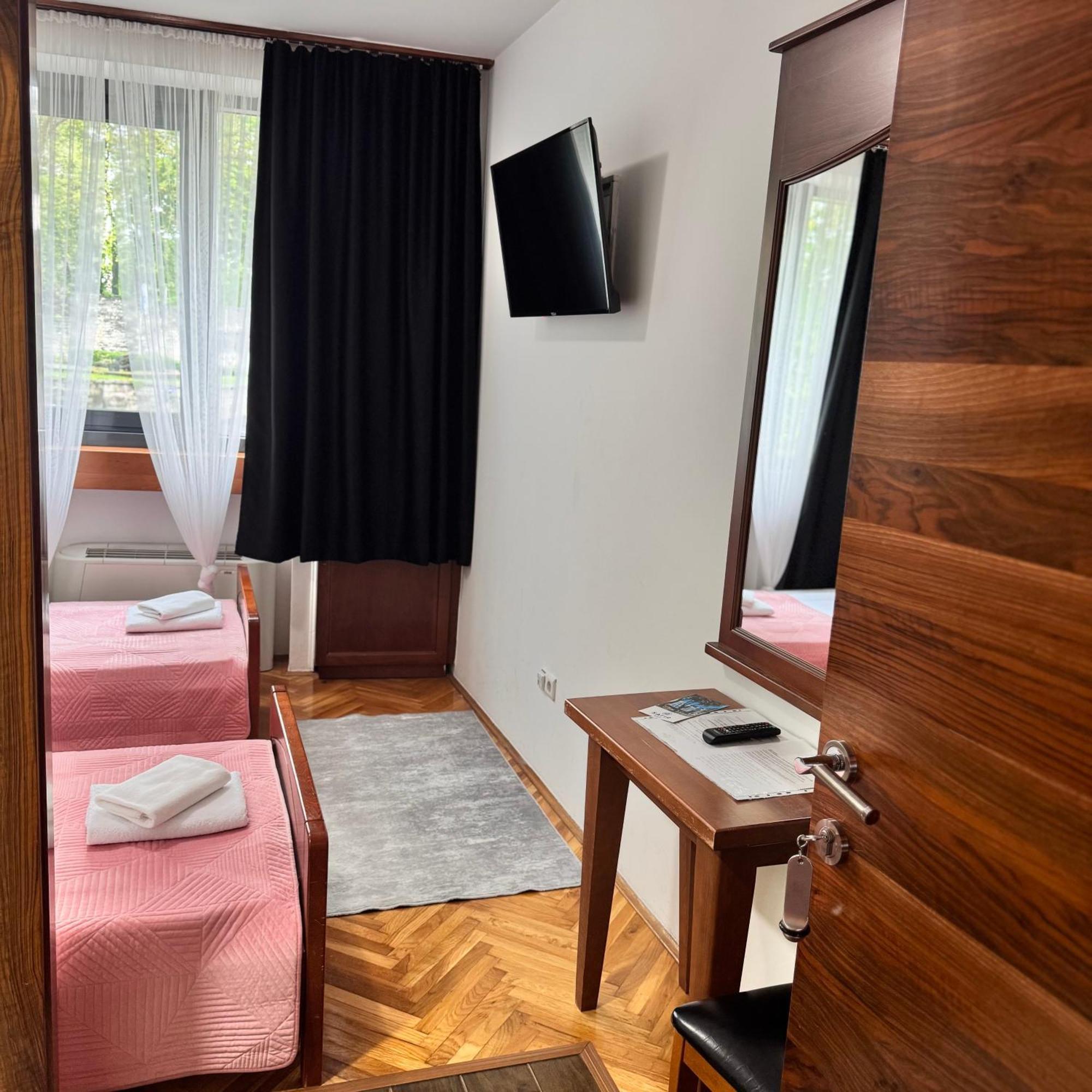Hotel Paviljon Bihać Buitenkant foto